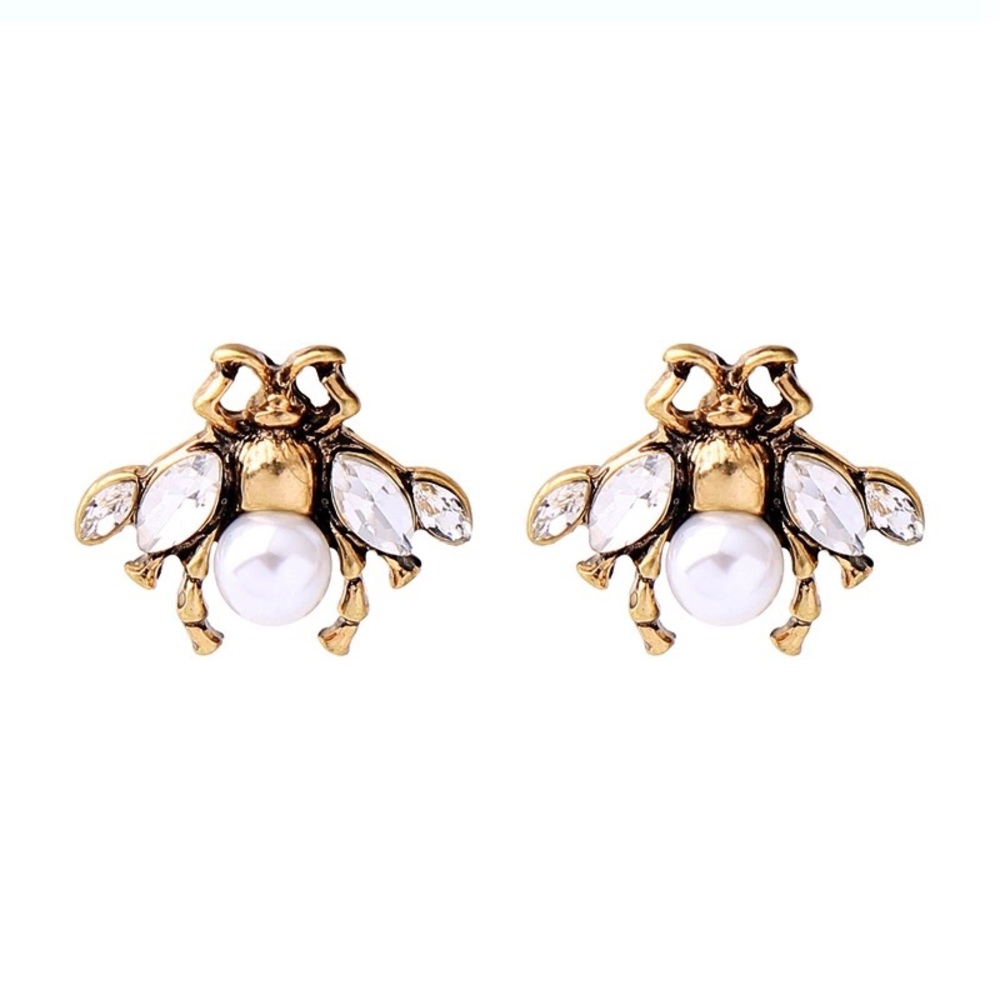 Be Fly Pearl Stud